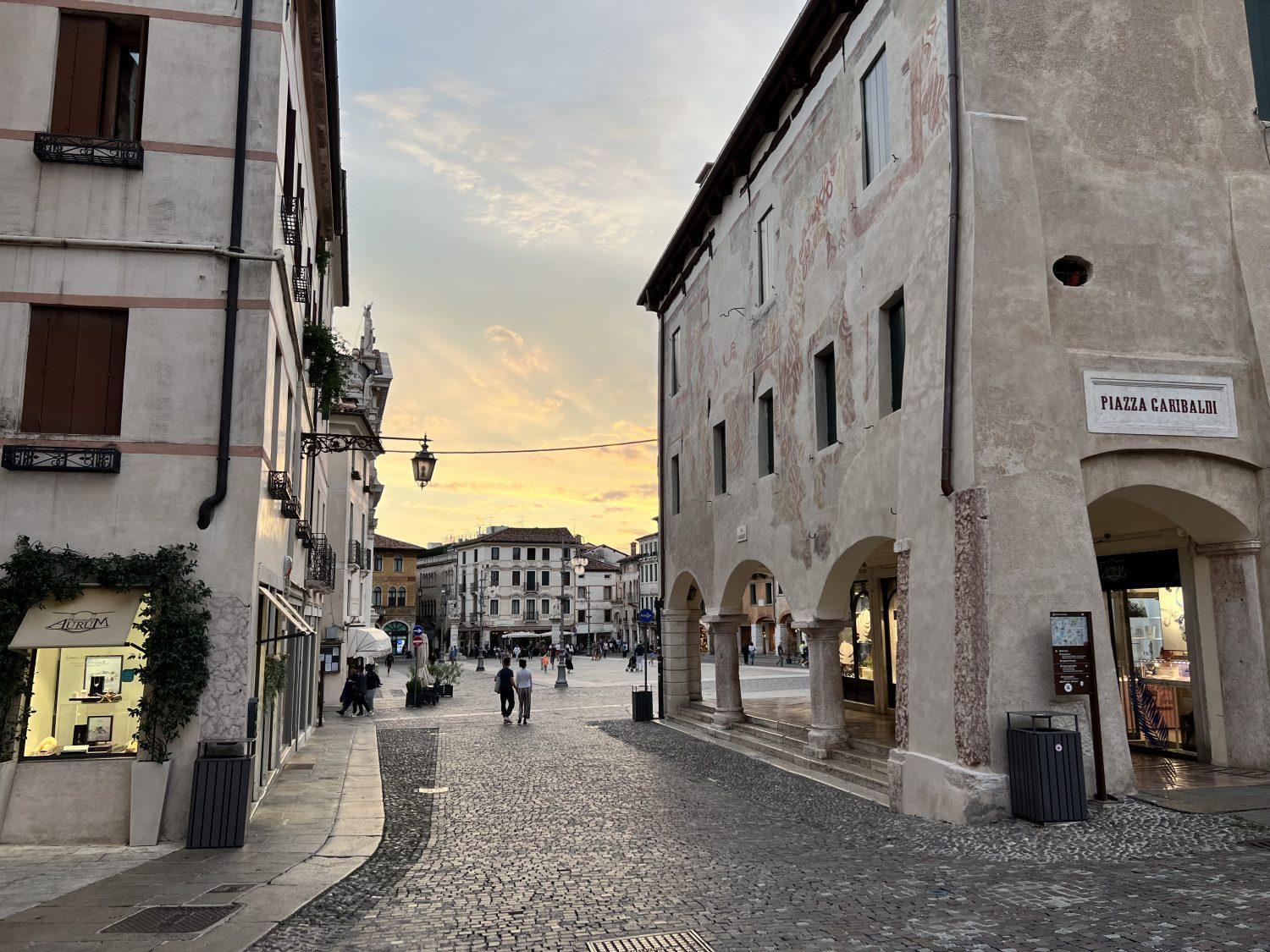 Ponte Vecchio, Elegante Appartamento A Due Passi Dal Centro Bassano del Grappa Exterior photo